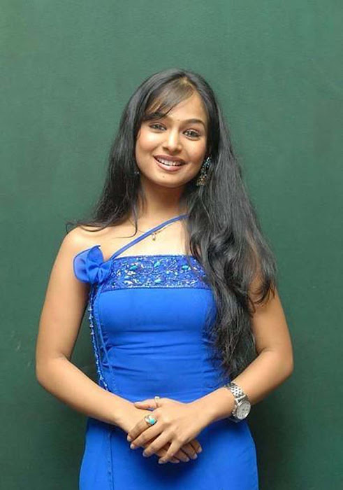 poornitha picture unseen pics